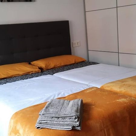 אוביידו Apartamentos Milan 2 מראה חיצוני תמונה
