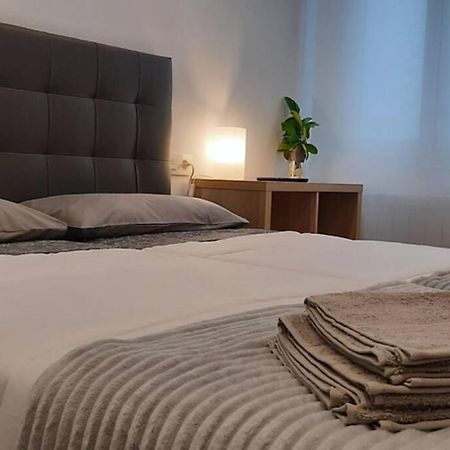 אוביידו Apartamentos Milan 2 מראה חיצוני תמונה