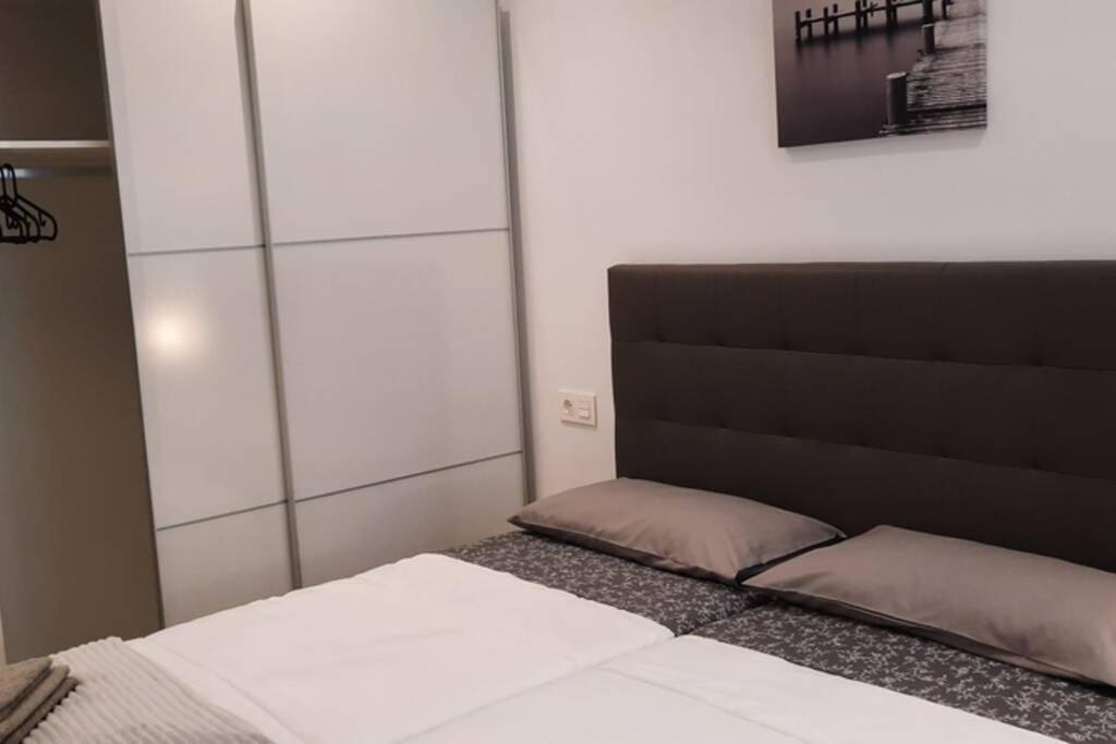 אוביידו Apartamentos Milan 2 מראה חיצוני תמונה