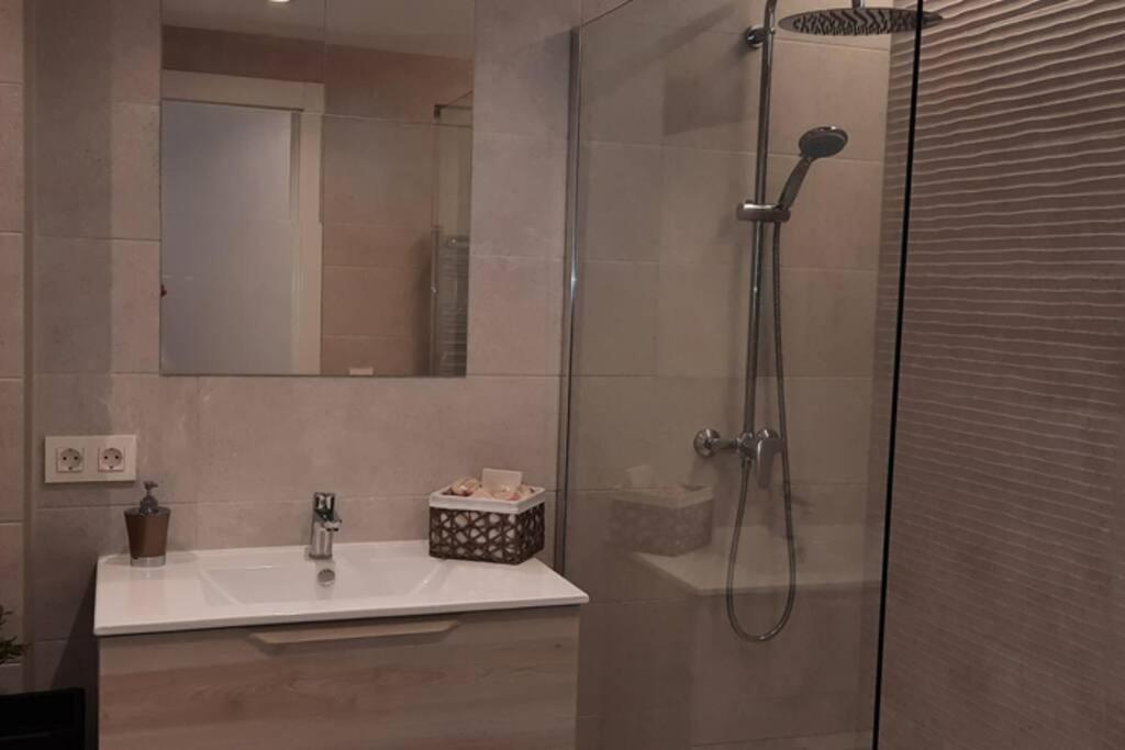 אוביידו Apartamentos Milan 2 מראה חיצוני תמונה